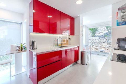 Villa for sale in Sitges, Barcelona, Spain 5 bedrooms, 245 sq.m. No. 150283 - photo 12