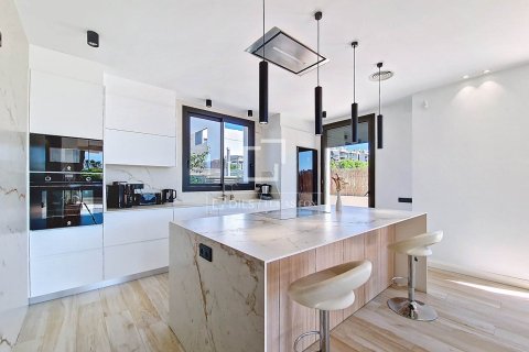 Villa for sale in Vilanova i la Geltru, Barcelona, Spain 4 bedrooms, 195 sq.m. No. 150285 - photo 10