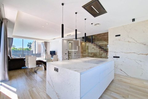 Villa for sale in Vilanova i la Geltru, Barcelona, Spain 4 bedrooms, 195 sq.m. No. 150285 - photo 11