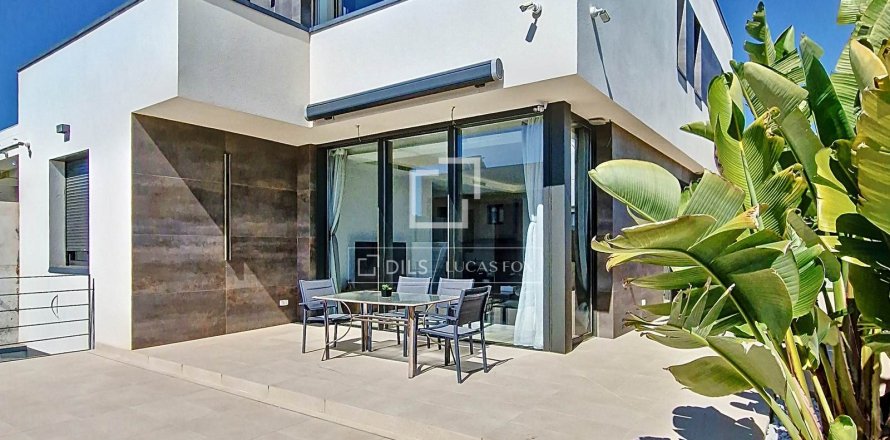 Villa in Vilanova i la Geltru, Barcelona, Spain 4 bedrooms, 195 sq.m. No. 150285