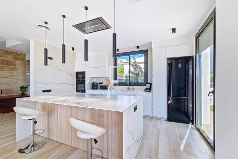 Villa for sale in Vilanova i la Geltru, Barcelona, Spain 4 bedrooms, 195 sq.m. No. 150285 - photo 2