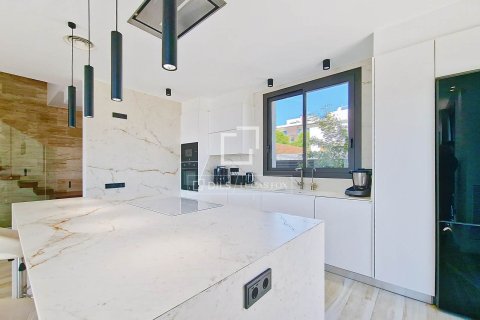 Villa for sale in Vilanova i la Geltru, Barcelona, Spain 4 bedrooms, 195 sq.m. No. 150285 - photo 12