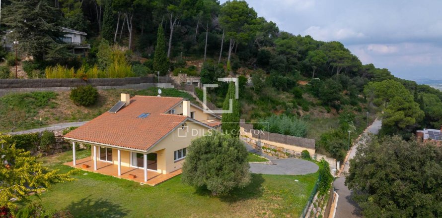 Villa in Vallromanes, Barcelona, Spain 4 bedrooms, 471 sq.m. No. 150279