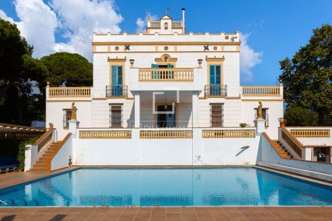 Villa for sale in Arenys de Mar, Barcelona, Spain 13 bedrooms, 651 sq.m. No. 150280 - photo 27