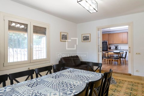 Villa for sale in Arenys de Mar, Barcelona, Spain 13 bedrooms, 651 sq.m. No. 150280 - photo 16