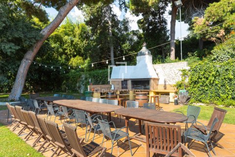 Villa for sale in Arenys de Mar, Barcelona, Spain 13 bedrooms, 651 sq.m. No. 150280 - photo 20