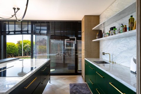 Villa for sale in Sant Pol de Mar, Barcelona, Spain 4 bedrooms, 508 sq.m. No. 150284 - photo 12