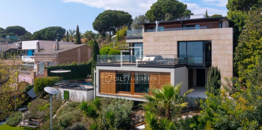 Villa in Sant Pol de Mar, Barcelona, Spain 4 bedrooms, 508 sq.m. No. 150284