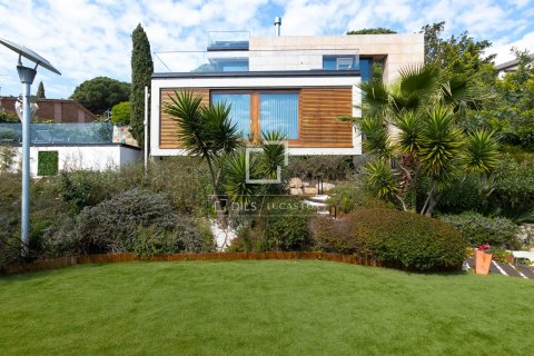 Villa for sale in Sant Pol de Mar, Barcelona, Spain 4 bedrooms, 508 sq.m. No. 150284 - photo 2