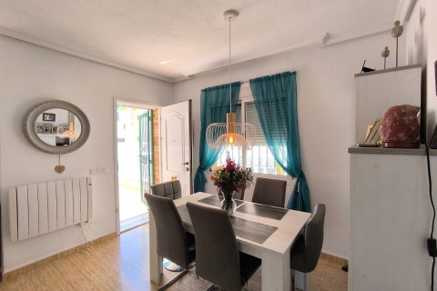 Huvila myytävänä Guardamar del Segura, Alicante, Espanja, 3 makuuhuonetta, 98 m2 No. 160653 - kuva 20