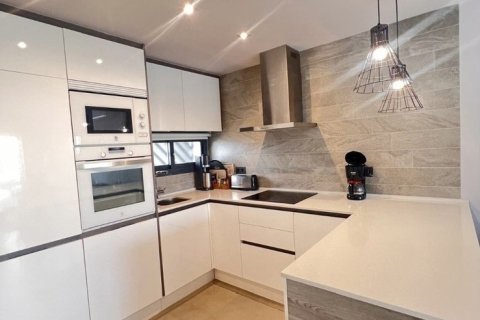 Huoneisto myytävänä Guardamar del Segura, Alicante, Espanja, 2 makuuhuonetta,  No. 160654 - kuva 4