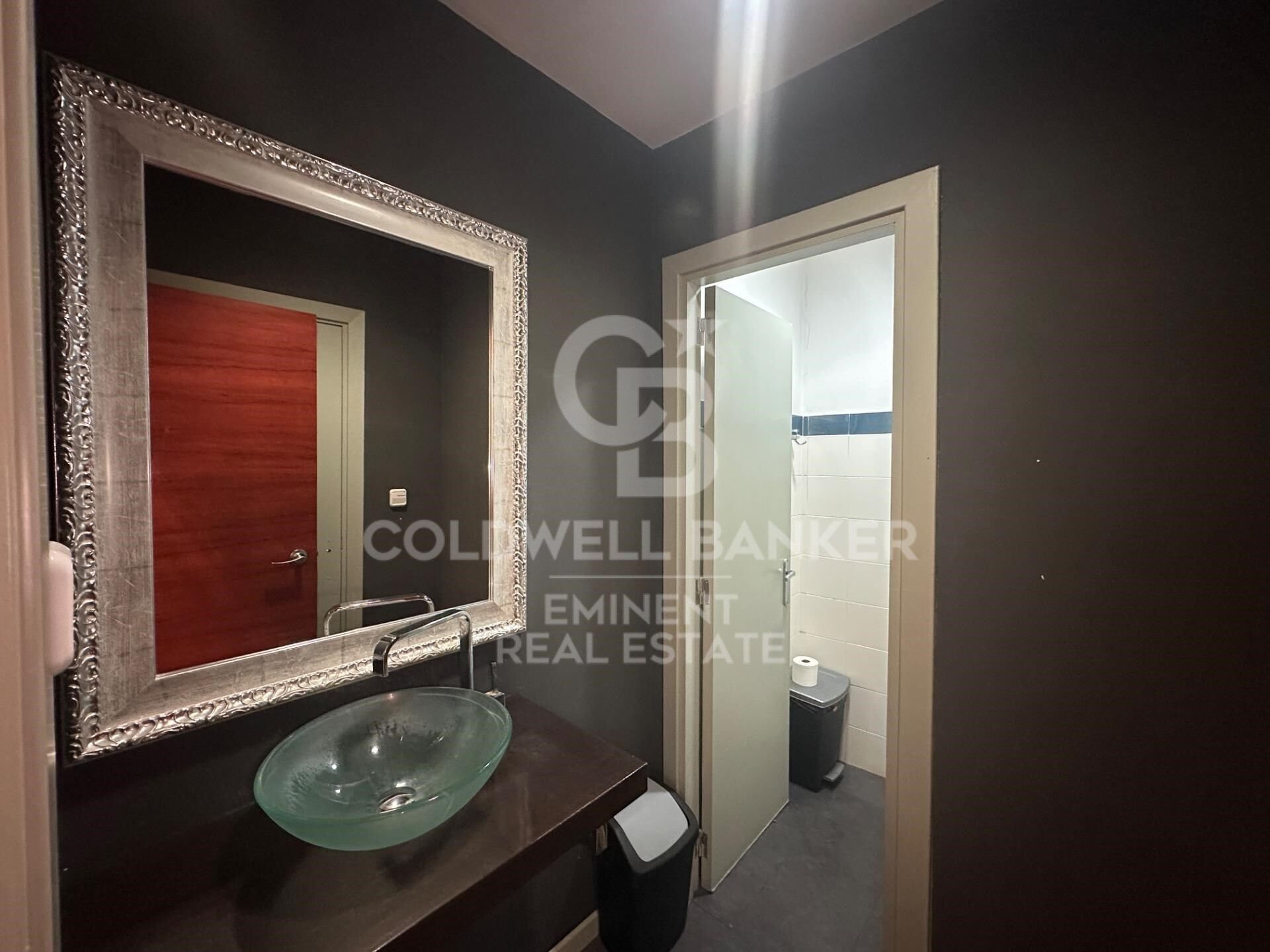 Commercial property à Barcelona, Espagne 181 m2 No. 179076