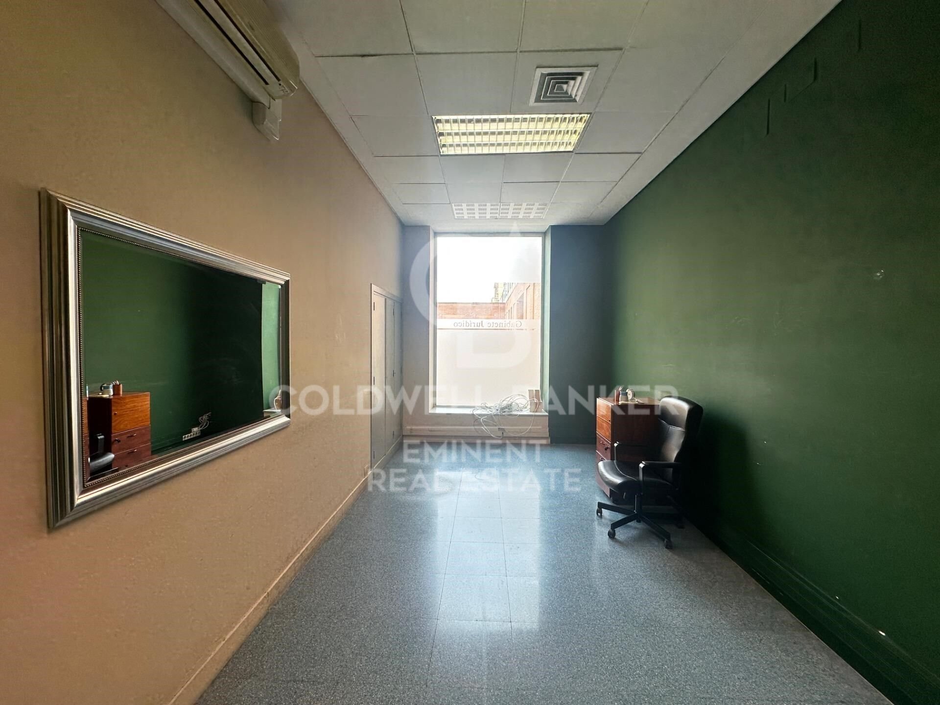 Commercial property à Barcelona, Espagne 181 m2 No. 179076