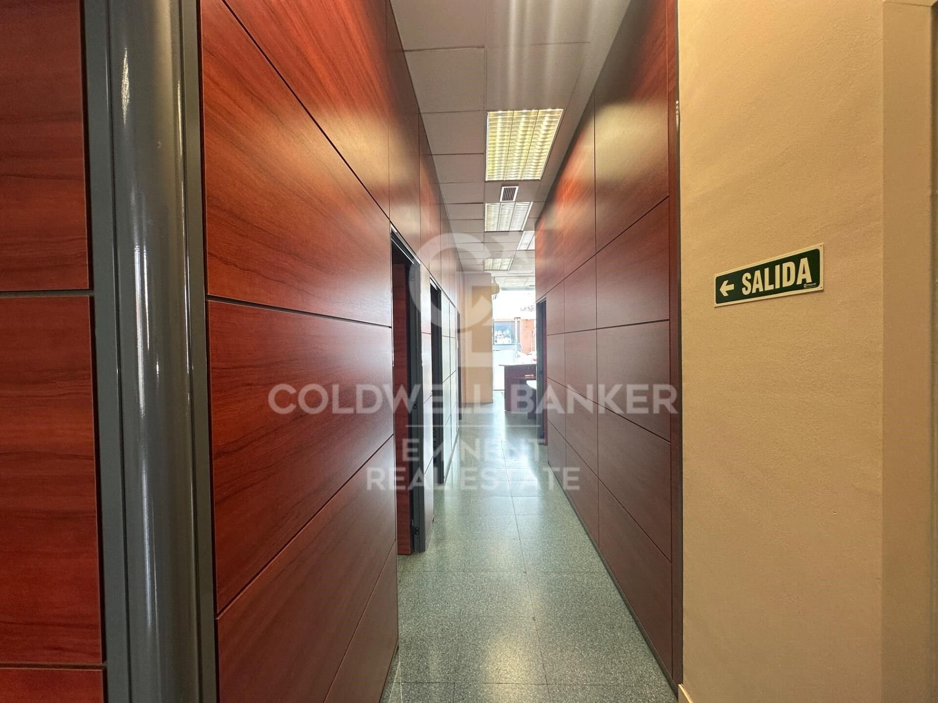 Commercial property à Barcelona, Espagne 181 m2 No. 179076