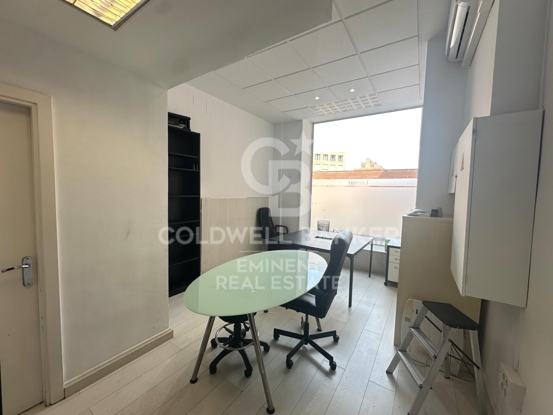 Commercial property à Barcelona, Espagne 181 m2 No. 179076