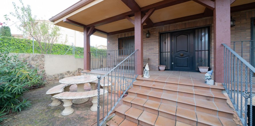Villa Madrid, Spanien 4 Schlafzimmer, 450 m2 Nr. 107180