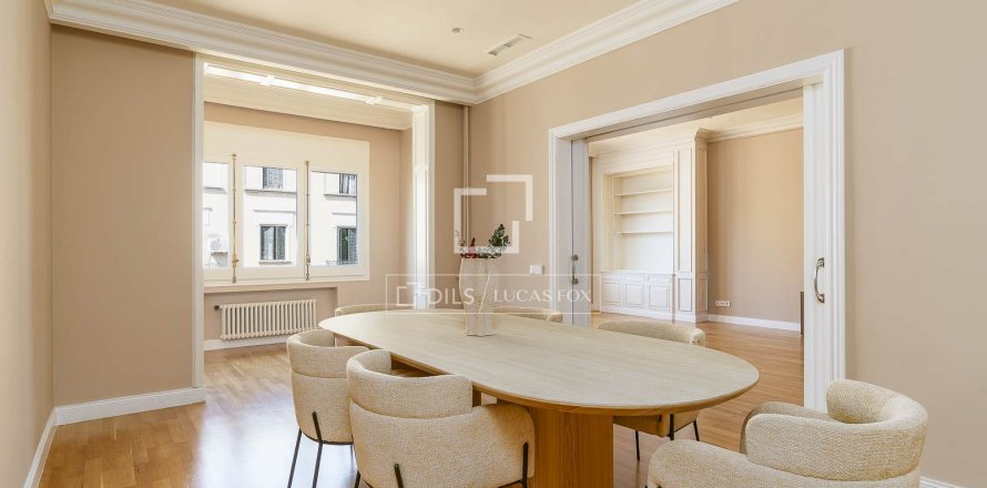 Huoneisto Barcelona, Espanja 4 makuuhuonetta, 218 m2 No. 192726