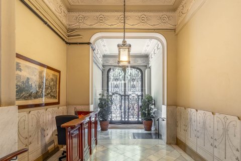 Huoneisto myytävänä Barcelona, Espanja, 4 makuuhuonetta, 218 m2 No. 192726 - kuva 12