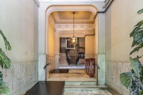 Huoneisto myytävänä Barcelona, Espanja, 4 makuuhuonetta, 218 m2 No. 192726 - kuva 14
