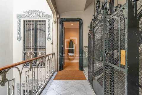 Huoneisto myytävänä Barcelona, Espanja, 4 makuuhuonetta, 218 m2 No. 192726 - kuva 5