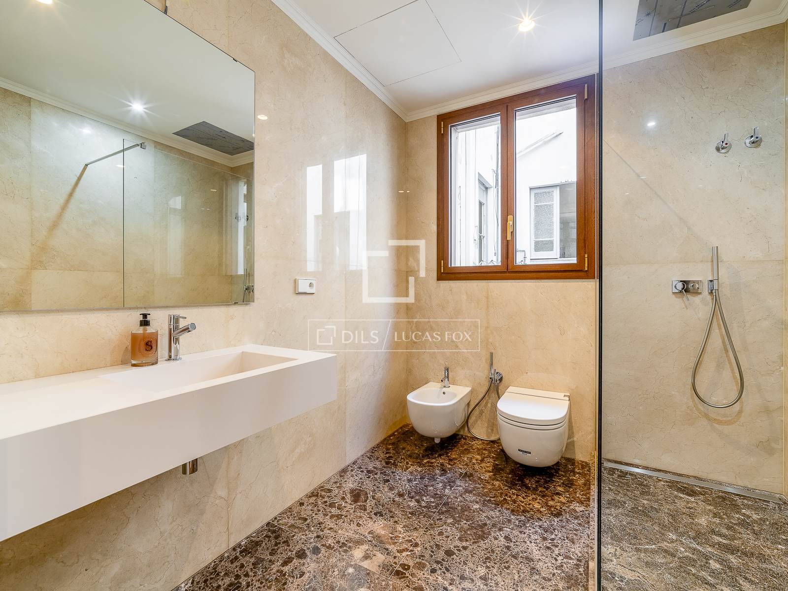 Appartamento a Barcelona, Spagna 4 camere da letto, 218 mq. N° 192726