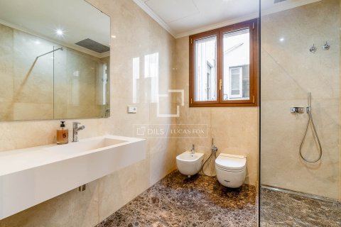 Huoneisto myytävänä Barcelona, Espanja, 4 makuuhuonetta, 218 m2 No. 192726 - kuva 20