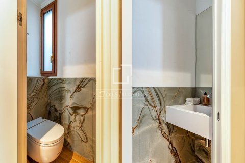 Huoneisto myytävänä Barcelona, Espanja, 4 makuuhuonetta, 218 m2 No. 192726 - kuva 13
