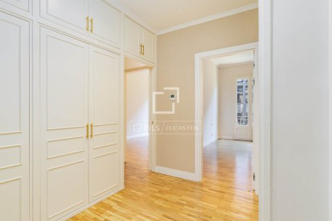 Huoneisto myytävänä Barcelona, Espanja, 4 makuuhuonetta, 218 m2 No. 192726 - kuva 29