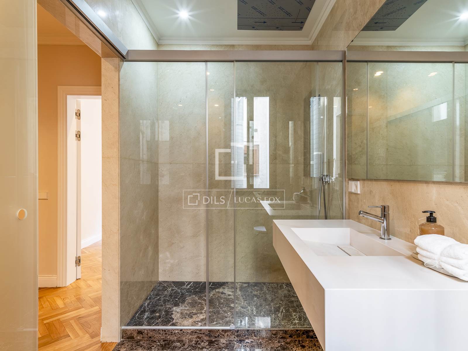 Appartamento a Barcelona, Spagna 4 camere da letto, 218 mq. N° 192726