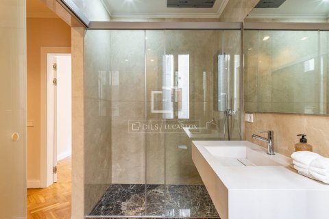Huoneisto myytävänä Barcelona, Espanja, 4 makuuhuonetta, 218 m2 No. 192726 - kuva 25