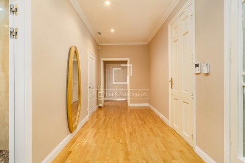 Huoneisto myytävänä Barcelona, Espanja, 4 makuuhuonetta, 218 m2 No. 192726 - kuva 17