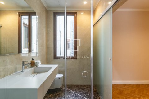Huoneisto myytävänä Barcelona, Espanja, 4 makuuhuonetta, 218 m2 No. 192726 - kuva 26