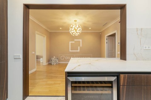 Huoneisto myytävänä Barcelona, Espanja, 4 makuuhuonetta, 218 m2 No. 192726 - kuva 7
