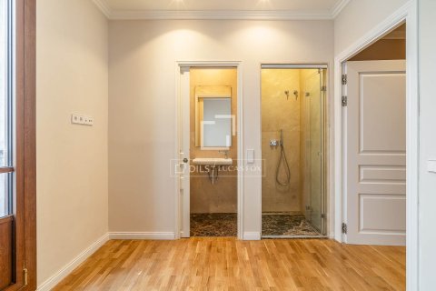 Huoneisto myytävänä Barcelona, Espanja, 4 makuuhuonetta, 218 m2 No. 192726 - kuva 19