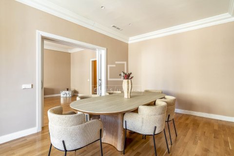 Huoneisto myytävänä Barcelona, Espanja, 4 makuuhuonetta, 218 m2 No. 192726 - kuva 6