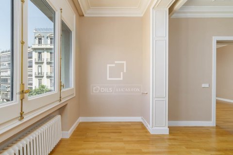 Huoneisto myytävänä Barcelona, Espanja, 4 makuuhuonetta, 218 m2 No. 192726 - kuva 11