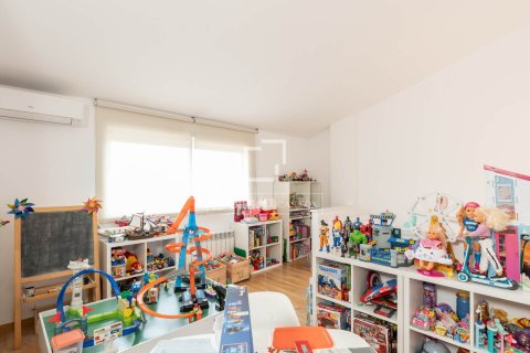 Villa en venta en Sant Cugat del Vallès, Barcelona, España 5 dormitorios, 248 m2 No. 192724 - foto 22
