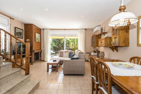Huvila myytävänä Sant Cugat Del Valles, Barcelona, Espanja, 4 makuuhuonetta, 190 m2 No. 192727 - kuva 3