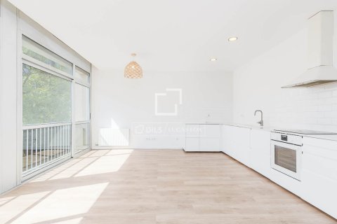 Huoneisto myytävänä Barcelona, Espanja, 3 makuuhuonetta, 86 m2 No. 192725 - kuva 13