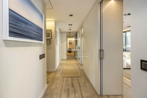 Huoneisto myytävänä Barcelona, Espanja, 3 makuuhuonetta, 263 m2 No. 192722 - kuva 18