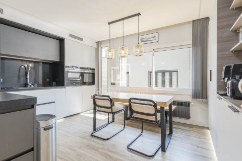 Huoneisto myytävänä Barcelona, Espanja, 3 makuuhuonetta, 263 m2 No. 192722 - kuva 13