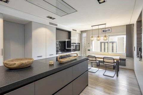 Huoneisto myytävänä Barcelona, Espanja, 3 makuuhuonetta, 263 m2 No. 192722 - kuva 12