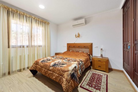Villa for sale in Dehesa De Campoamor, Alicante, Spain 4 bedrooms, 280 sq.m. No. 189605 - photo 19