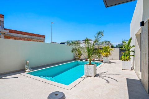 Villa pārdošanā Daya Nueva, Alicante, Spānijā 3 istabas, 128 m2 Nr. 189606 - attēls 5