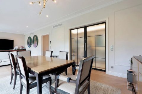 Apartamento en venta en Barcelona, España 3 dormitorios, No. 140948 - foto 12