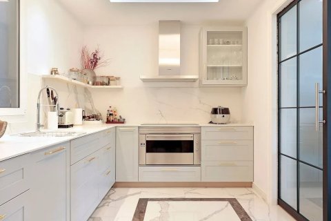 Apartamento en venta en Barcelona, España 3 dormitorios, No. 140948 - foto 15