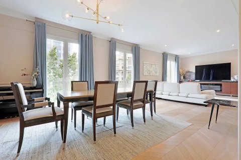 Apartamento en venta en Barcelona, España 3 dormitorios, No. 140948 - foto 8