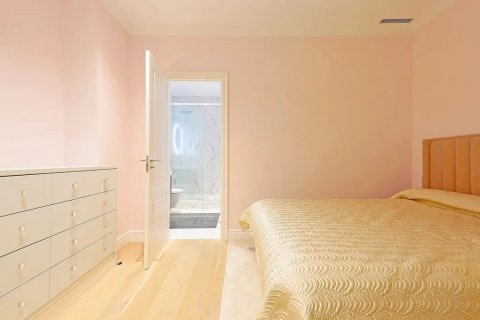 Apartamento en venta en Barcelona, España 3 dormitorios, No. 140948 - foto 23