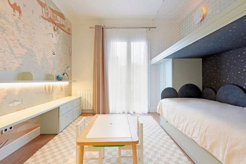 Apartamento en venta en Barcelona, España 3 dormitorios, No. 140948 - foto 27