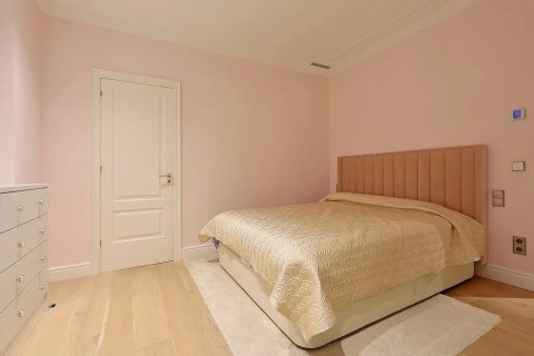 Apartamento en venta en Barcelona, España 3 dormitorios, No. 140948 - foto 21